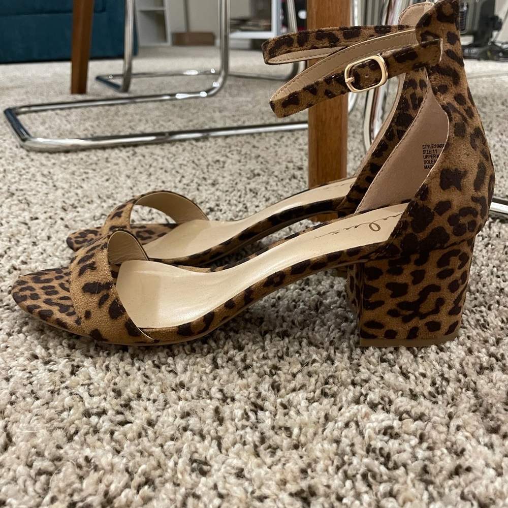 Leopard print heels NWOT